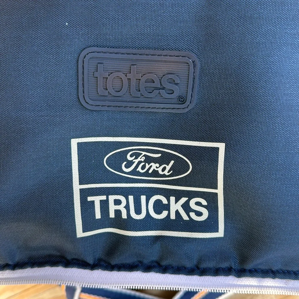 Totes Insulated Casserole Carrier Duffel Bag